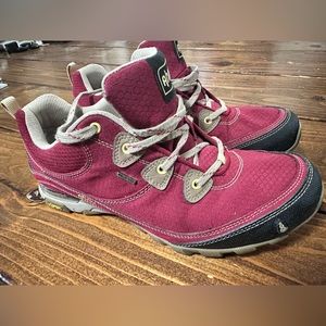 Ahnu Sugarpine waterproof hiking shoes size 9